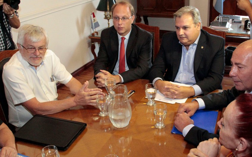 El gobierno provincial realizó la oferta salarial a los gremios   