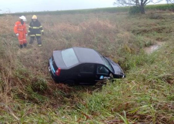 Brinkmann: Un automovilista se despistó y terminó en un canal de desagüe