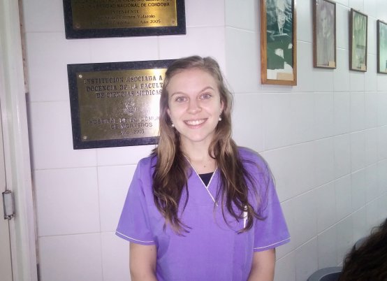 Nueva estudiante de medicina realiza su práctica en el Hospital de Morteros