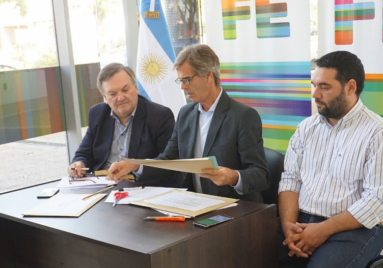 Dos ofertas para reparar rutas del departamento San Cristóbal