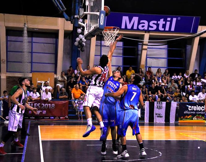 Cordobesa: Bell se quedó con el primer juego de la final