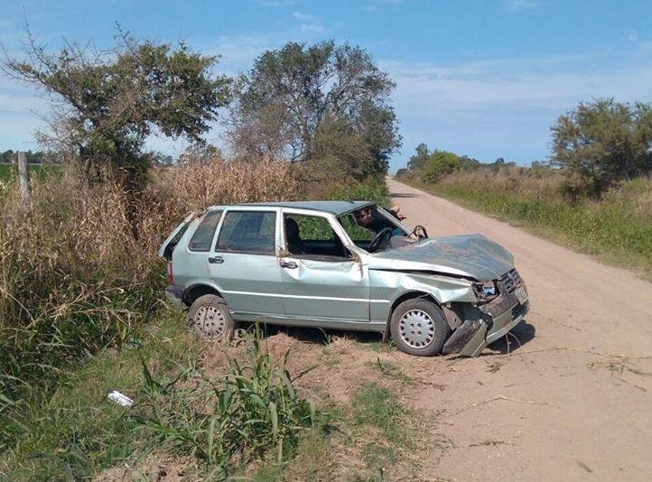 Robaron y chocaron el auto del sacerdote de Marull y Miramar