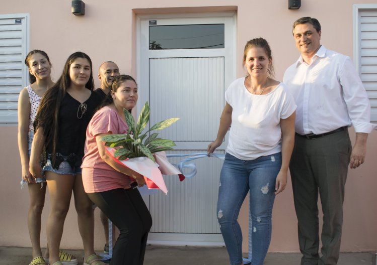 Brinkmann: Inauguraron una vivienda del plan 
