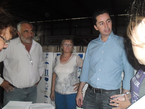 Calvo entregó camas y electrodomésticos a familias de Balnearia