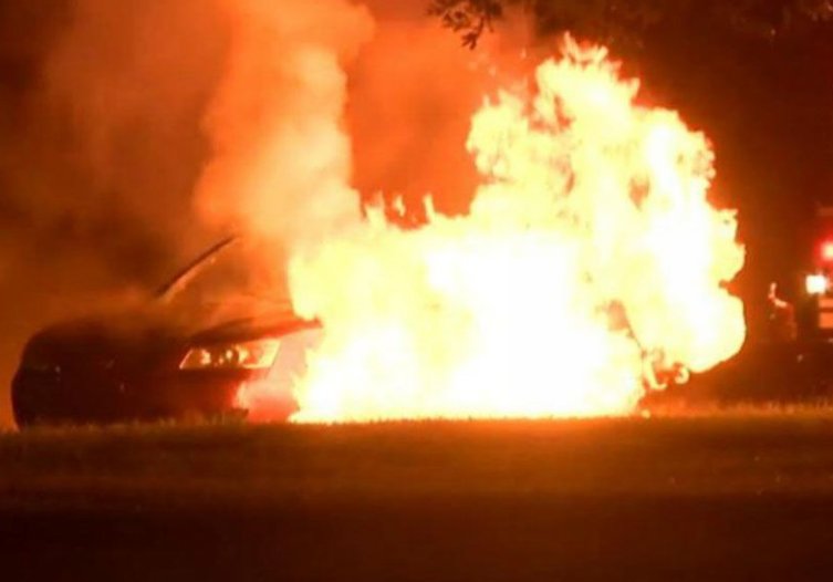 Suardi: Mujer y niña lesionadas al incendiarse un auto