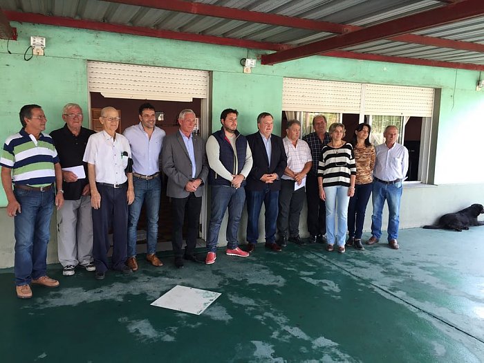 Michlig entregó fondos a clubes de Suardi 