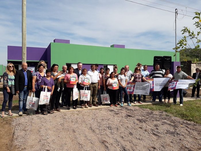 Entregaron 10 viviendas en la localidad de Hersilia