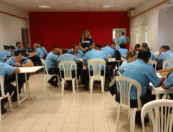 Jornada de capacitación para policías de la Zona 2