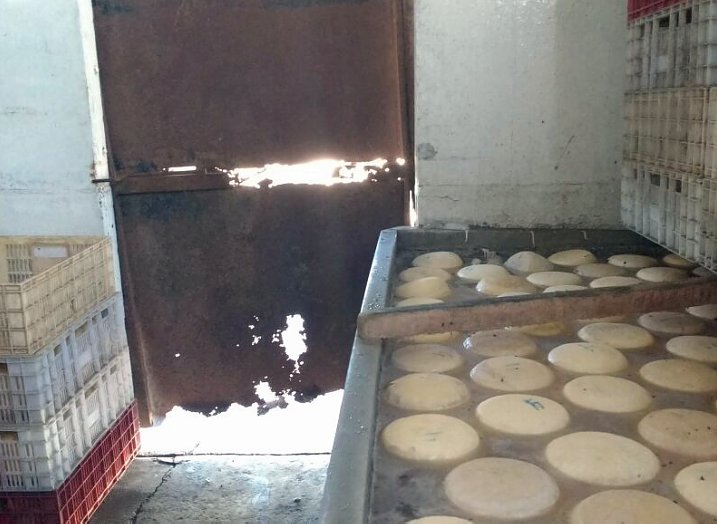 Decomisaron más de 900 kgs. de queso en Laspiur