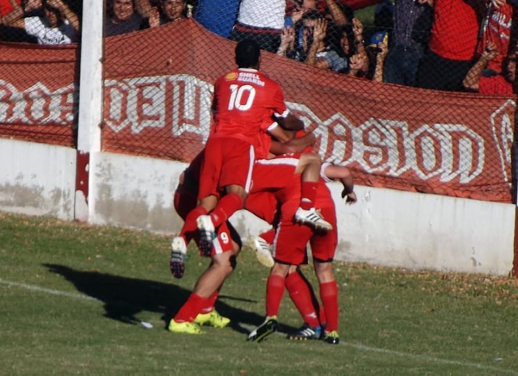 La Liga: Juniors y Devoto son los líderes en la A