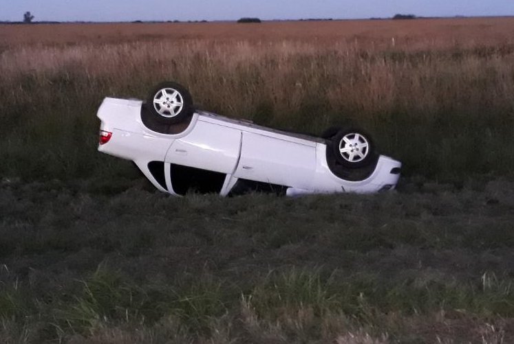 San Cristóbal: Volcó un auto en ruta 4
