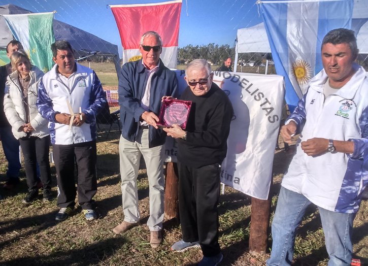 Gran encuentro de aeromodelismo en Suardi