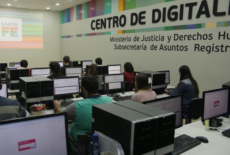 Se digitalizaron escrituras de 16 departamentos
