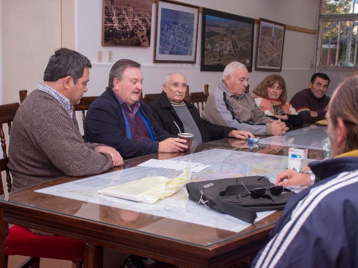 Michlig entregó aportes a instituciones de Arrufó