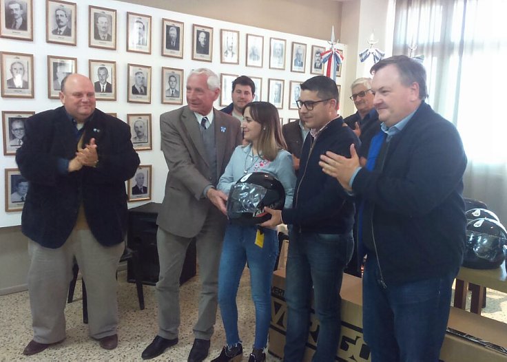 La Agencia Vial entregó cascos en Suardi, San Cristóbal, Ceres y San Guillermo