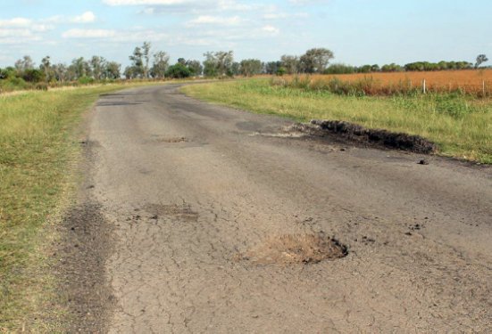Calvo pide la urgente reparación de rutas del departamento Castellanos