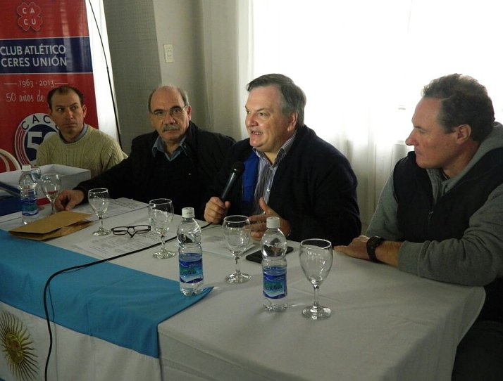 Michlig entregó aportes por más de 2 millones en Ceres y San Cristóbal