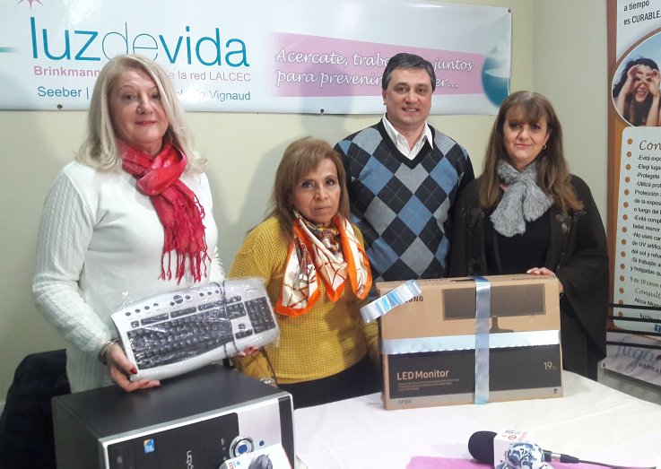 Brinkmann: Tévez entregó equipamiento a instituciones 