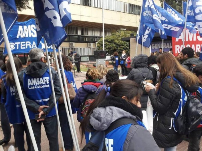 Docentes protestaron por los traslados a escuelas rurales