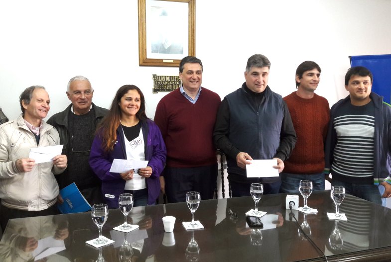 Brinkmann: Tévez entregó subsidios a insitituciones de la ciudad