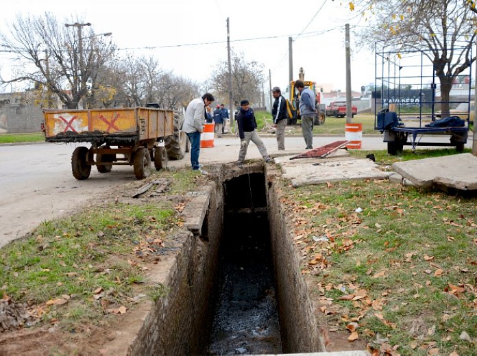 Morteros: Mejoran el escurrimiento del canal Alberdi
