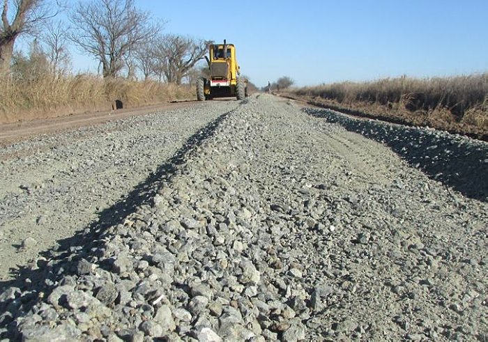 Reacondicionan caminos rurales del distrito Suardi