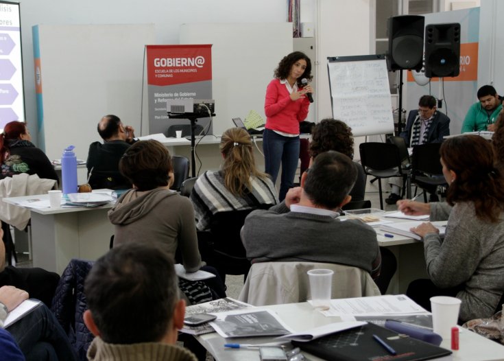 Entregarán certificados a empleados comunales y municipales