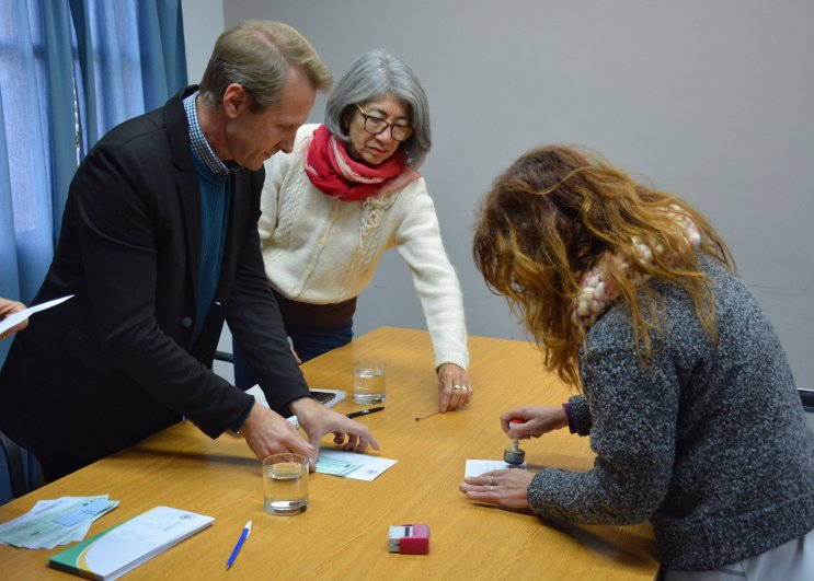 Sunchales: El municipio entregó fondos a escuelas de la ciudad