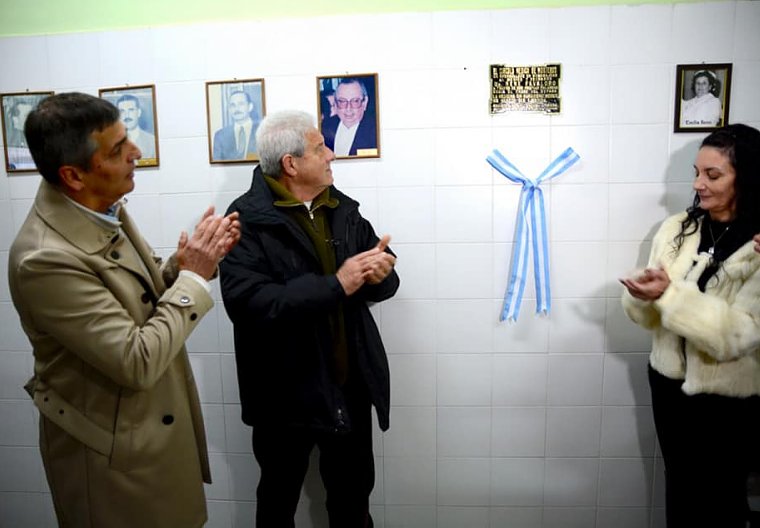 Morteros: Descubrieron placa en homenaje al Dr. Favaloro