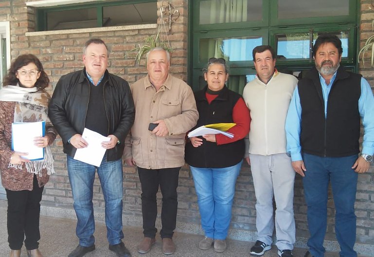 Michlig también recorrió escuelas de Arrufó y Villa Trinidad
