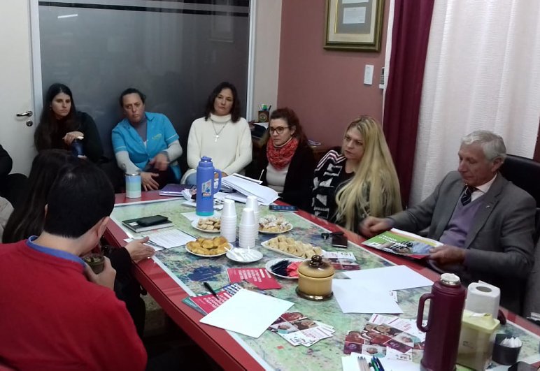 Suardi: Firmaron convenio para capacitar a promotores gerontológicos