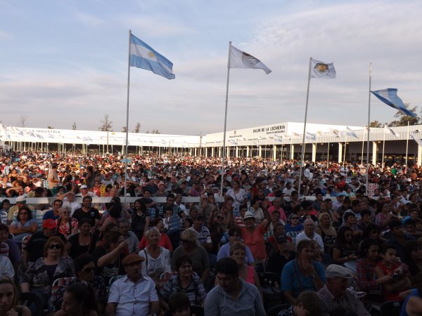 Morteros: Multitudinaria doma y folclore en la 1° Feria Lechera de las Américas