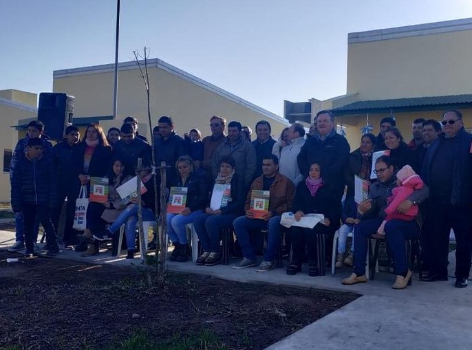 Crivelli y Michlig también inauguraron viviendas en Ceres y Arrufó