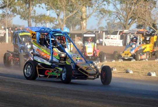 Ariel Gagliardo ganó la carrera 700 del Midgets del Litoral