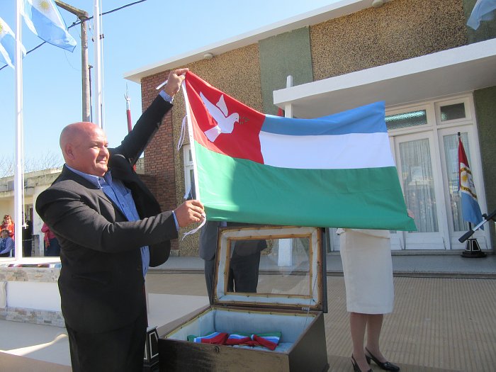 Se presentó la bandera de Moisés Ville