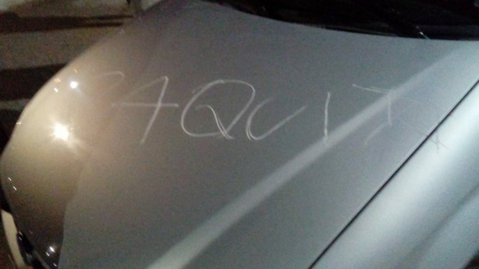 Dañaron el auto de los árbitros en La Paquita