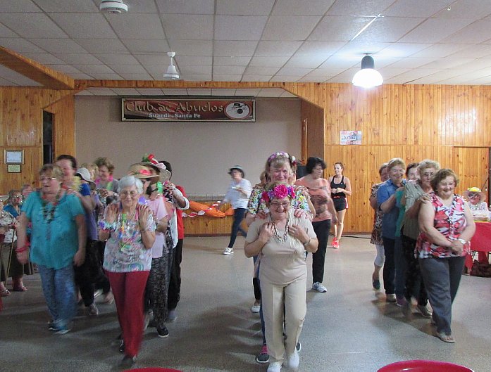 Suardi: Los adultos mayores celebraron la llegada de la primavera