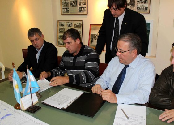 Se firmó un convenio para que Col. Ana tenga agua potable