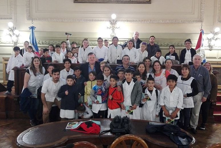 Alumnos de Las Palmeras visitaron el Senado provincial
