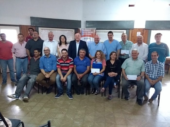 Michlig entregó aportes a instituciones de Suardi