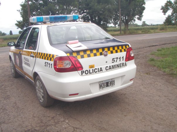 Luxardo: Volcó un auto ocupado por padre e hija