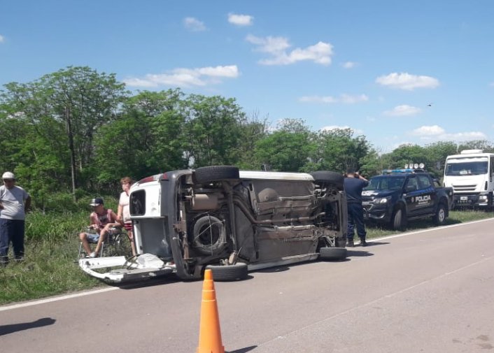 Seeber: Joven lesionado al volcar en ruta 17