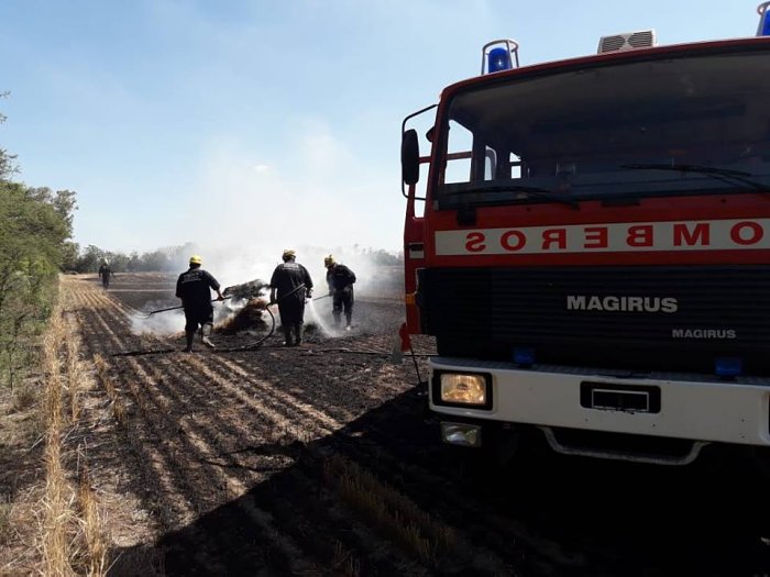 Maquinaria originó un incendio en zona rural de Col. 10 de Julio