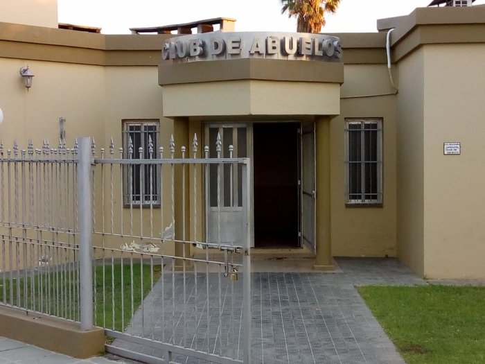 El Club de los Abuelos de Suardi trabaja en los nuevos sanitarios