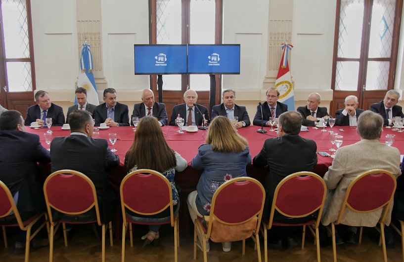 Lifschitz se reunió con legisladores por la deuda de la Nación