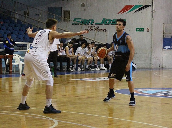 Liga Argentina: Tiro perdió en un final cerrado