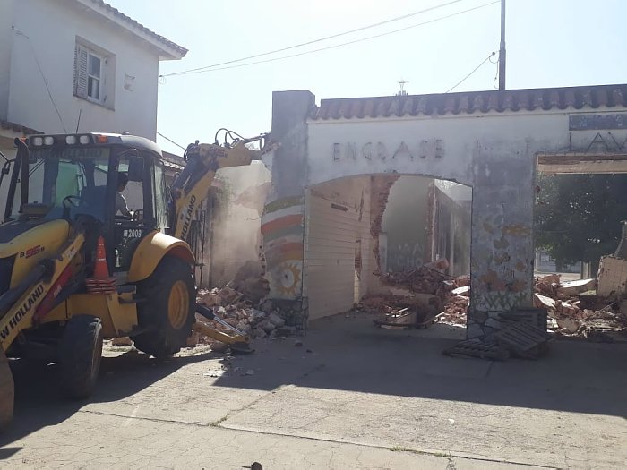 Suardi: Comenzaron a demoler la emblemática ex YPF