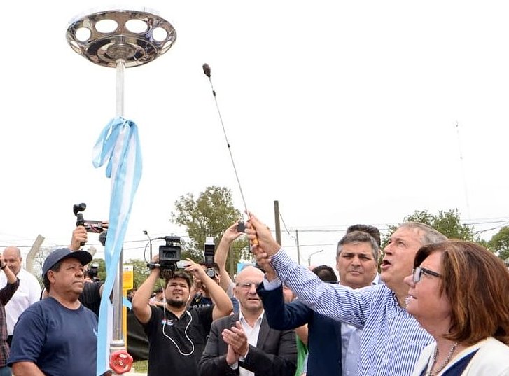 Schiaretti inauguró los gasoductos y fibra óptica en Seeber y Morteros