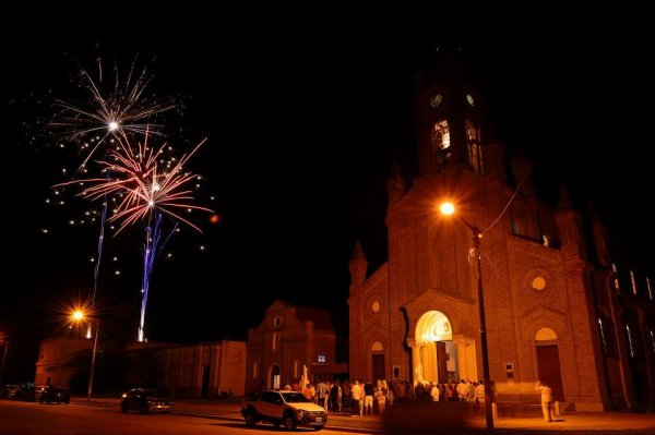 La comunidad de Vignaud festejó los 100 años de su monumental templo