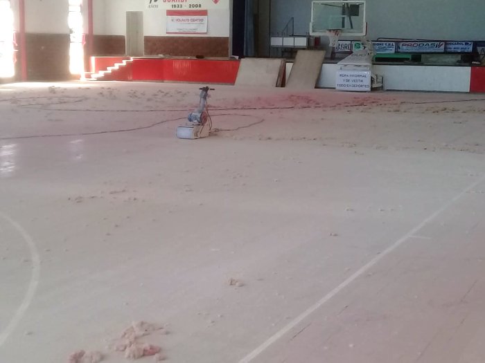 Sportivo renueva su cancha de básquetbol